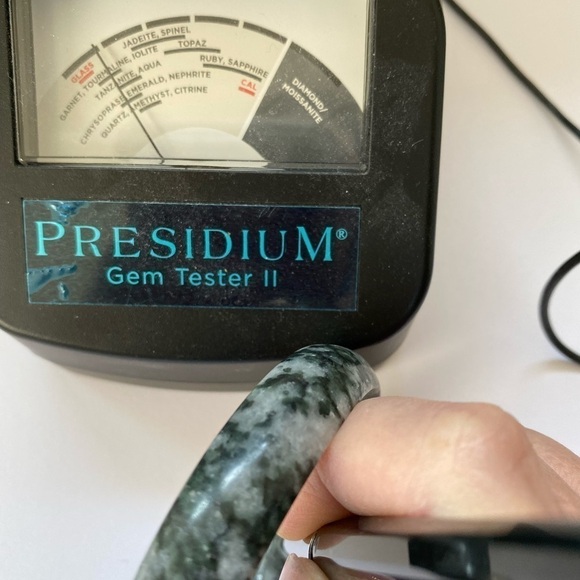 Bangle Natural Stone Nephrite 7” Bracelet - Picture 9 of 9